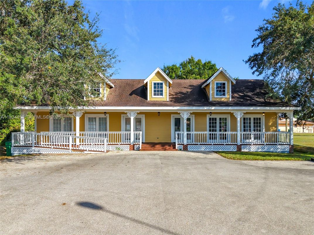 Exterior, Facade, Cape Cod