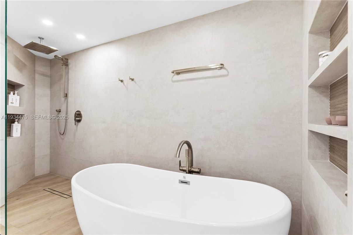Bathroom, Free Standing Baths, Interior, Recessed Lighting, Wood Texture Flooring
