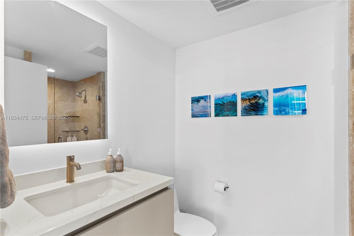 Bathroom, Interior, Recessed Lighting