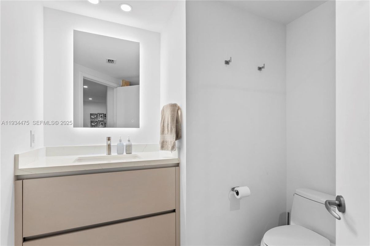 Bathroom, Interior, Recessed Lighting