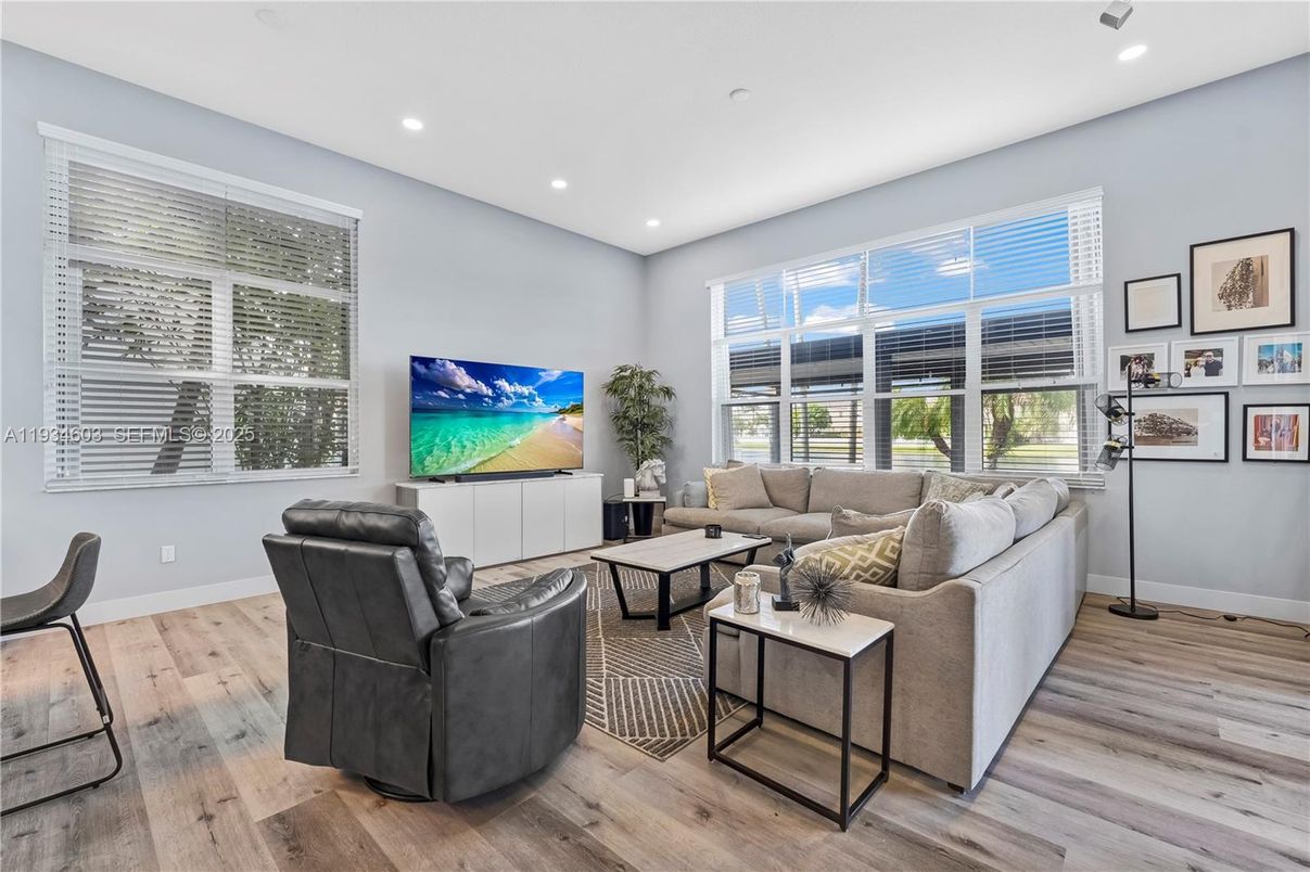 Interior, Living room, Recessed Lighting, Wood Texture Flooring