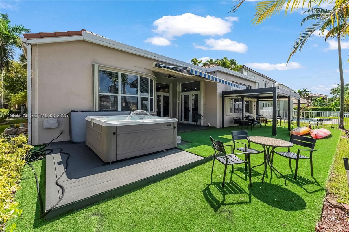 Backyard, Exterior, Hot Tub