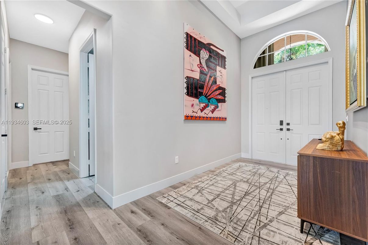 Interior, Recessed Lighting, Wood Texture Flooring