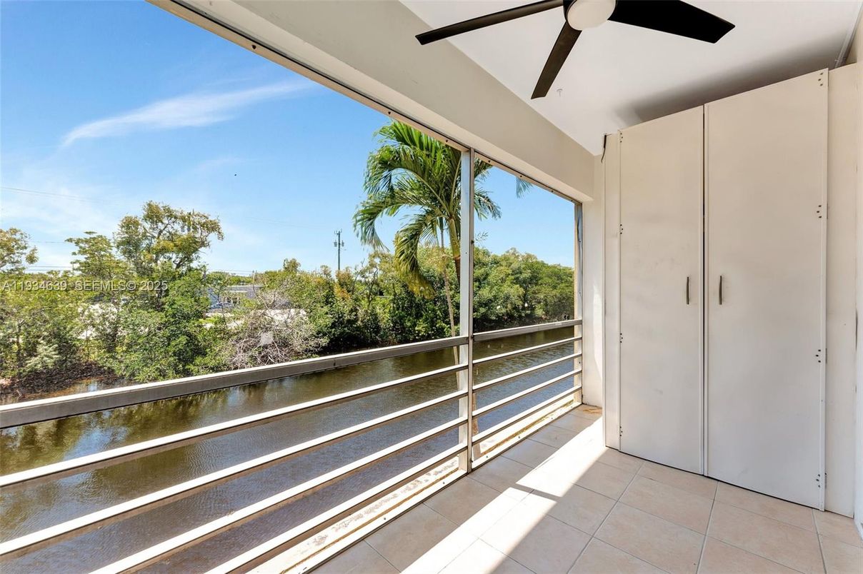 Interior, Sun Room, Water