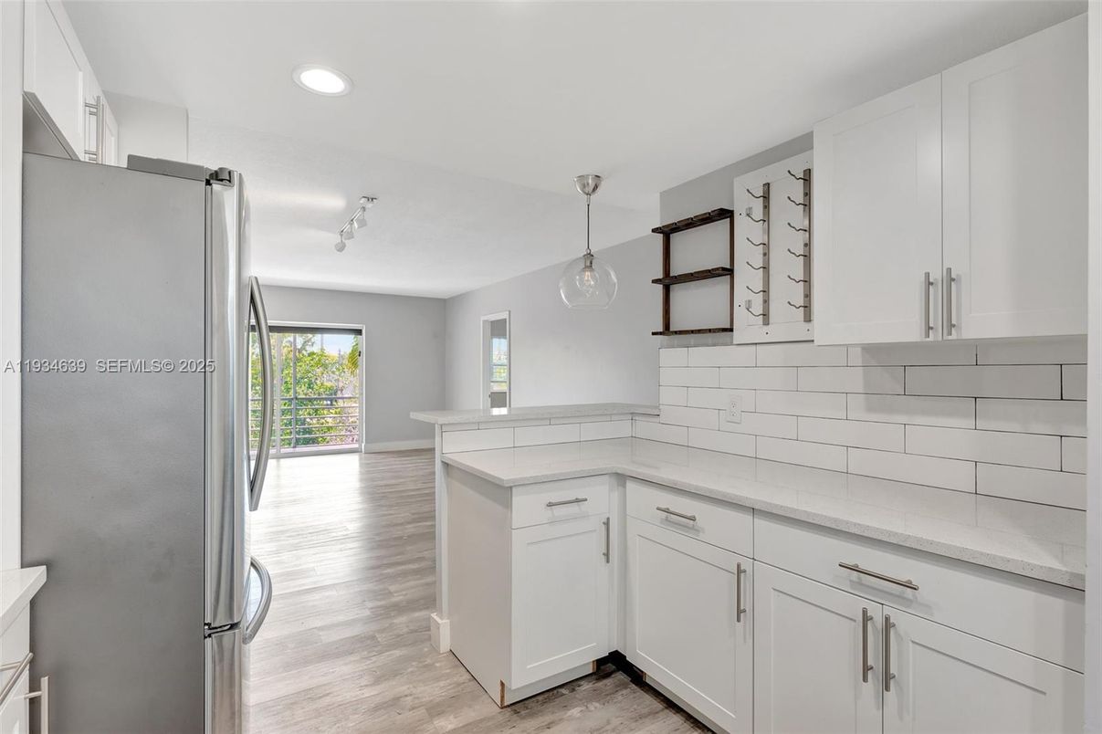 Interior, Kitchen, Pendant Lights, Recessed Lighting, Wood Texture Flooring
