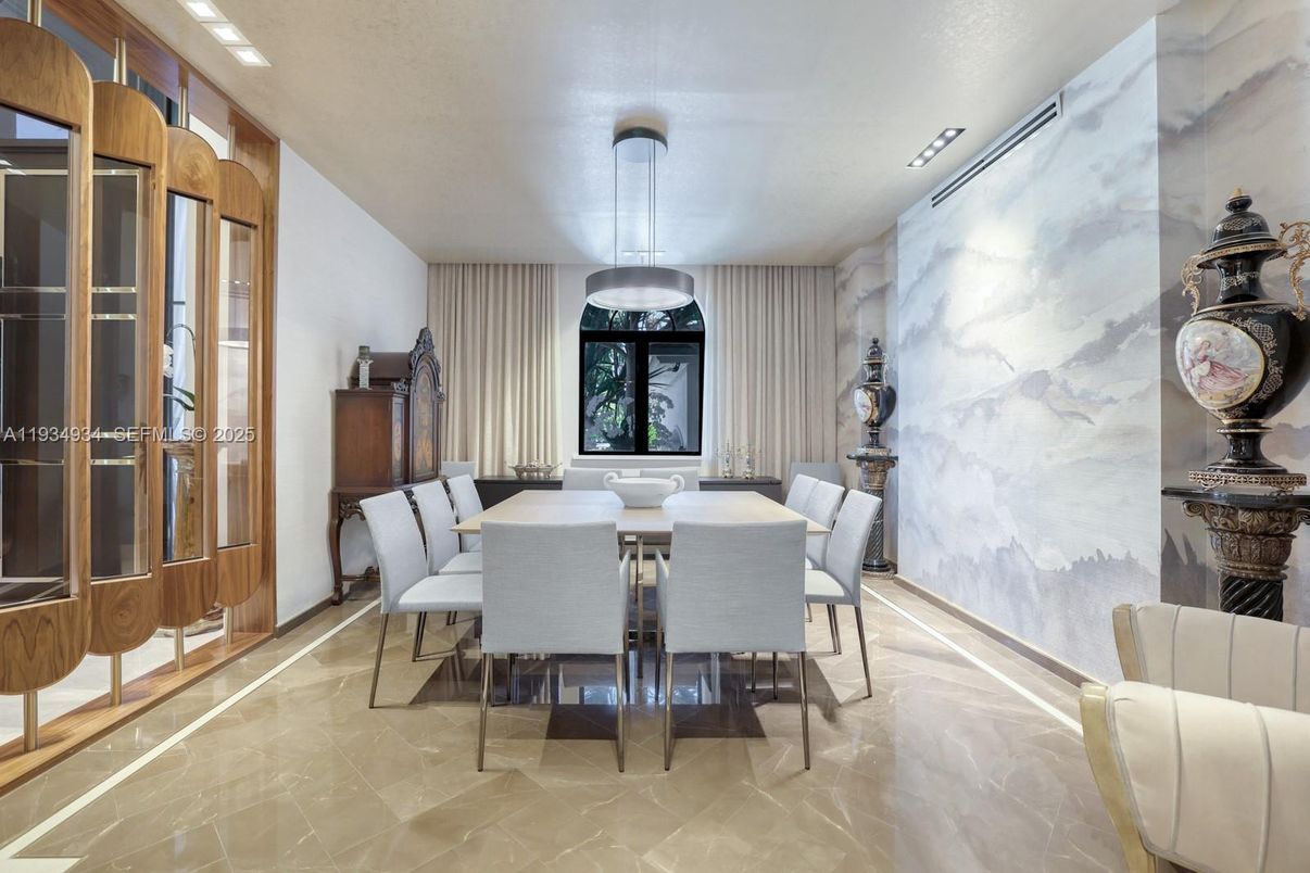 Dining room, Interior, Pendant Lights, Recessed Lighting