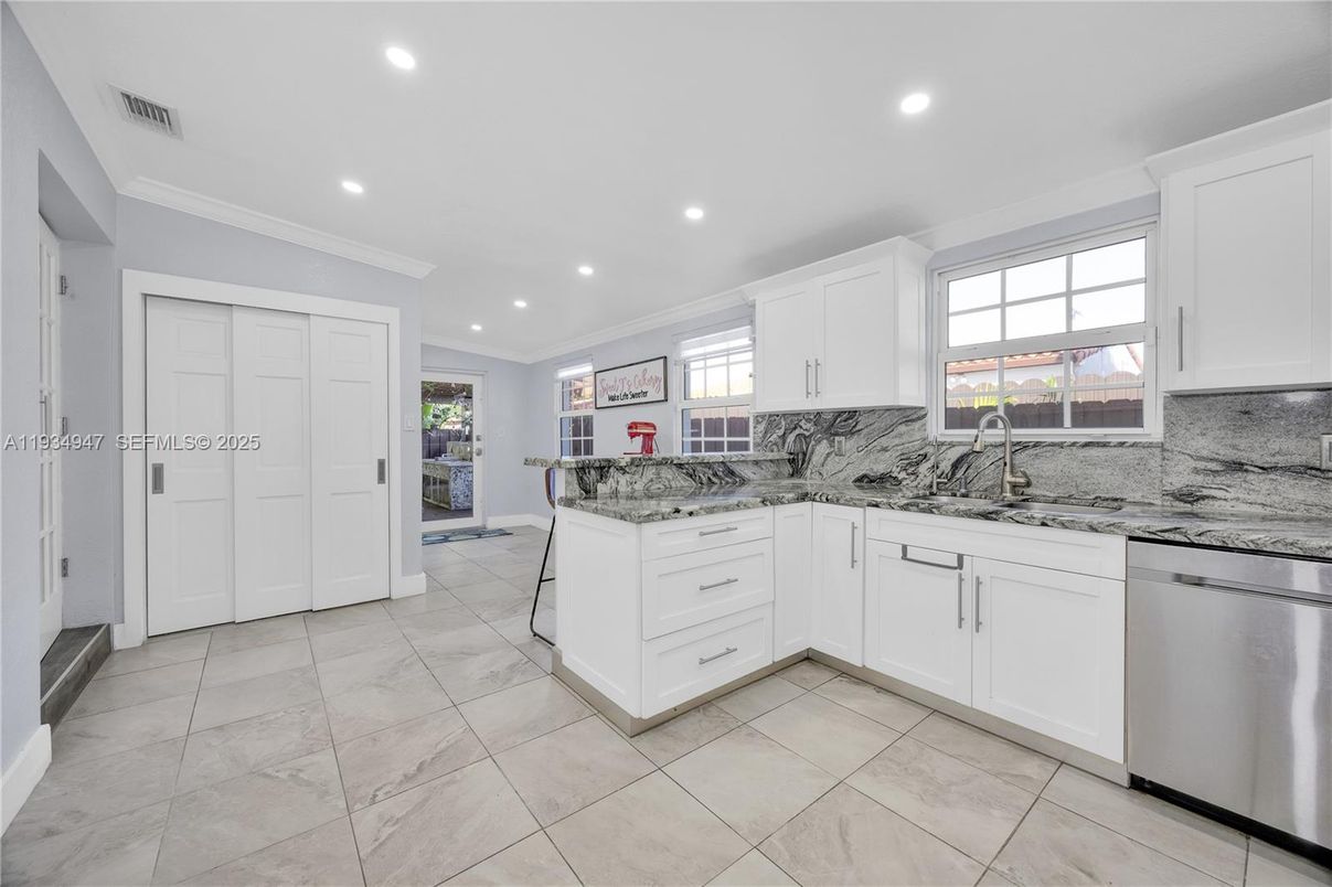 Interior, Kitchen, Marble, Recessed Lighting