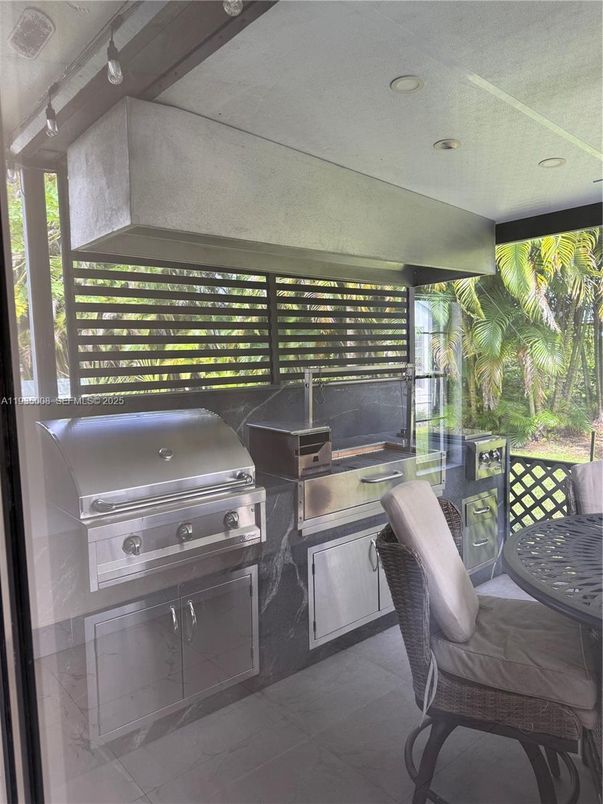 Exterior, Outdoor Kitchen