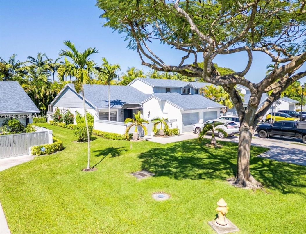 Backyard, Exterior, Facade, Ranch