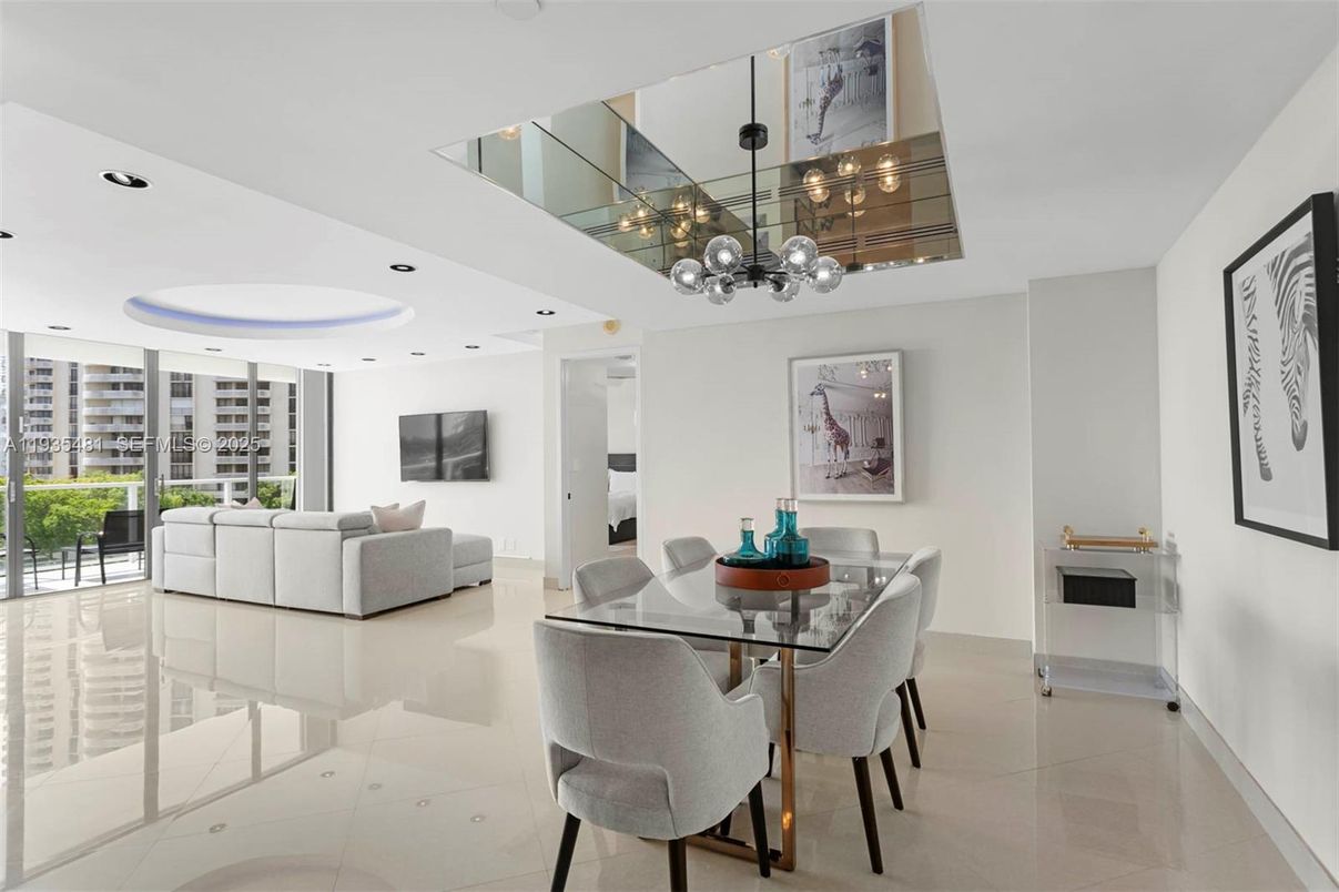 Dining room, Interior, Living room, Pendant Lights, Recessed Lighting