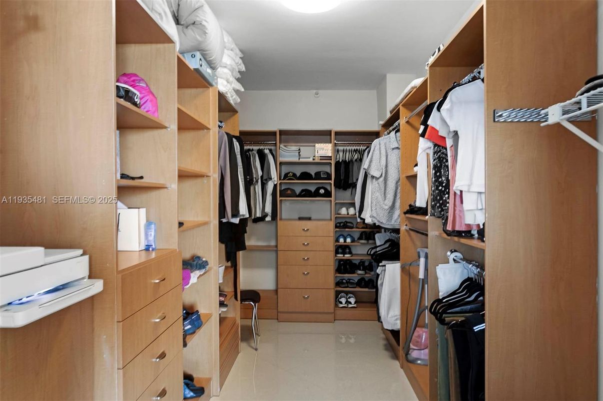 Interior, Walk-in Closets