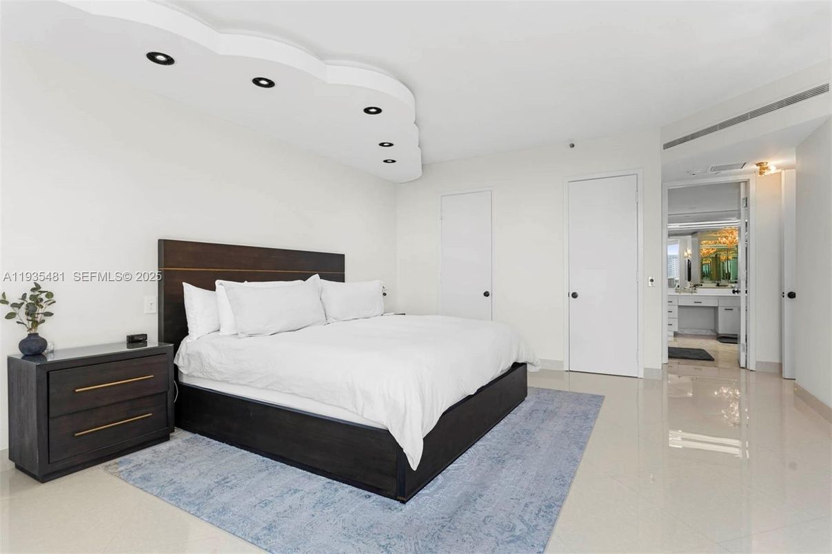 Bedroom, Interior, Recessed Lighting