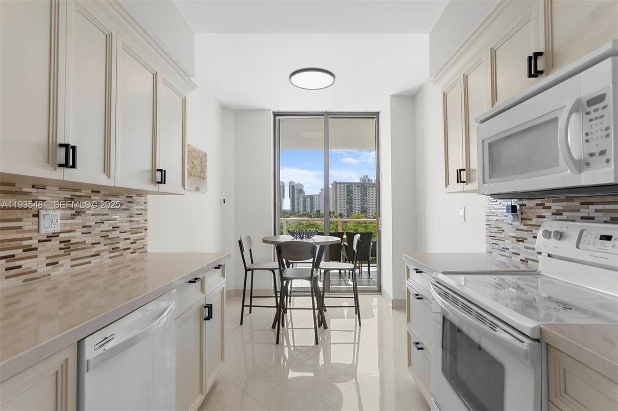 Dining room, Interior, Kitchen