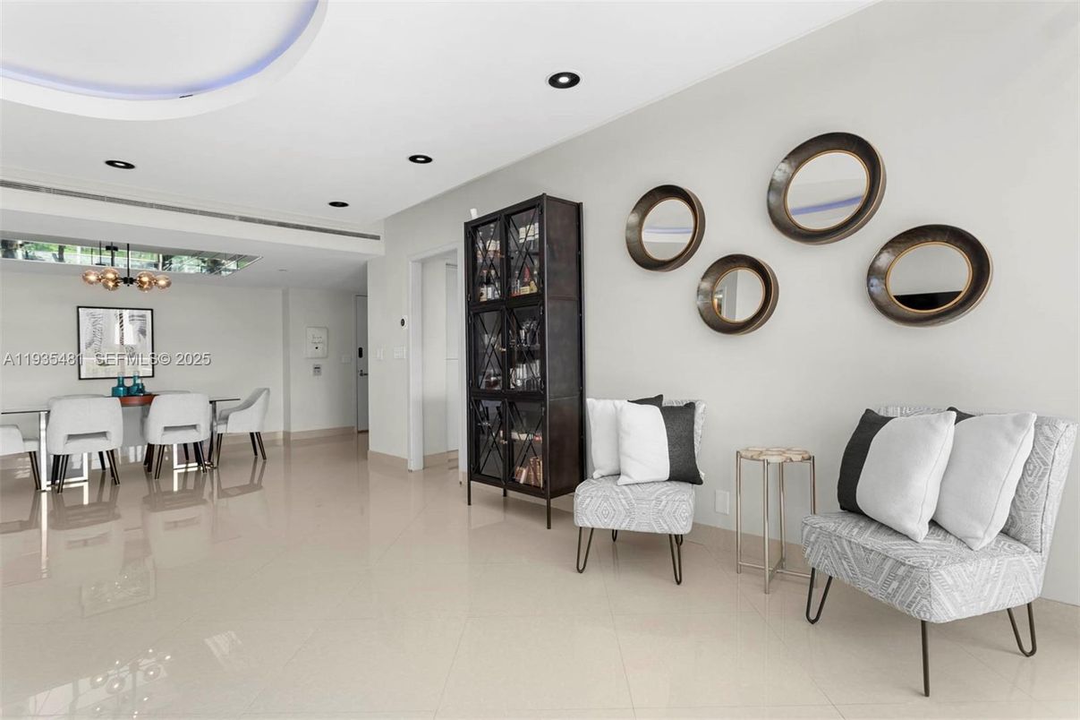 Dining room, Interior, Recessed Lighting