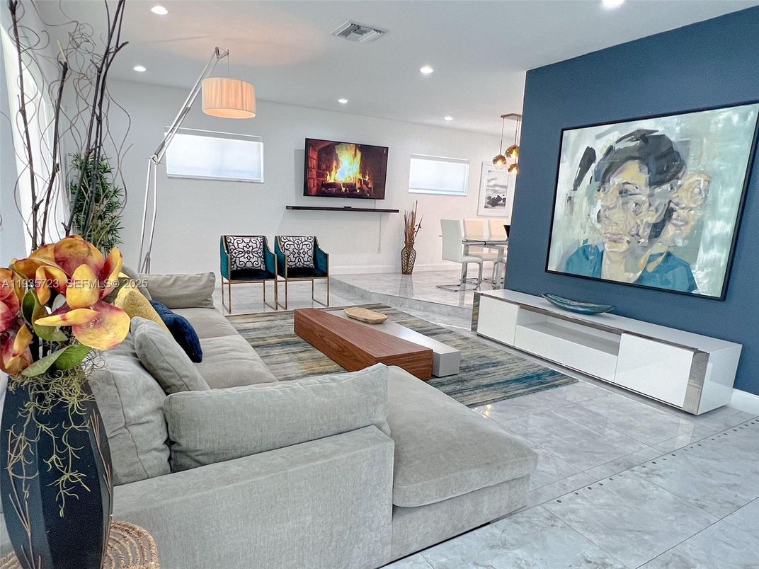 Dining room, Interior, Living room, Pendant Lights, Recessed Lighting