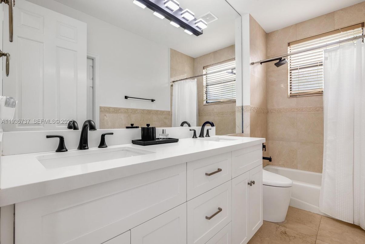 Bathroom, Dual Sink Vanities, Interior