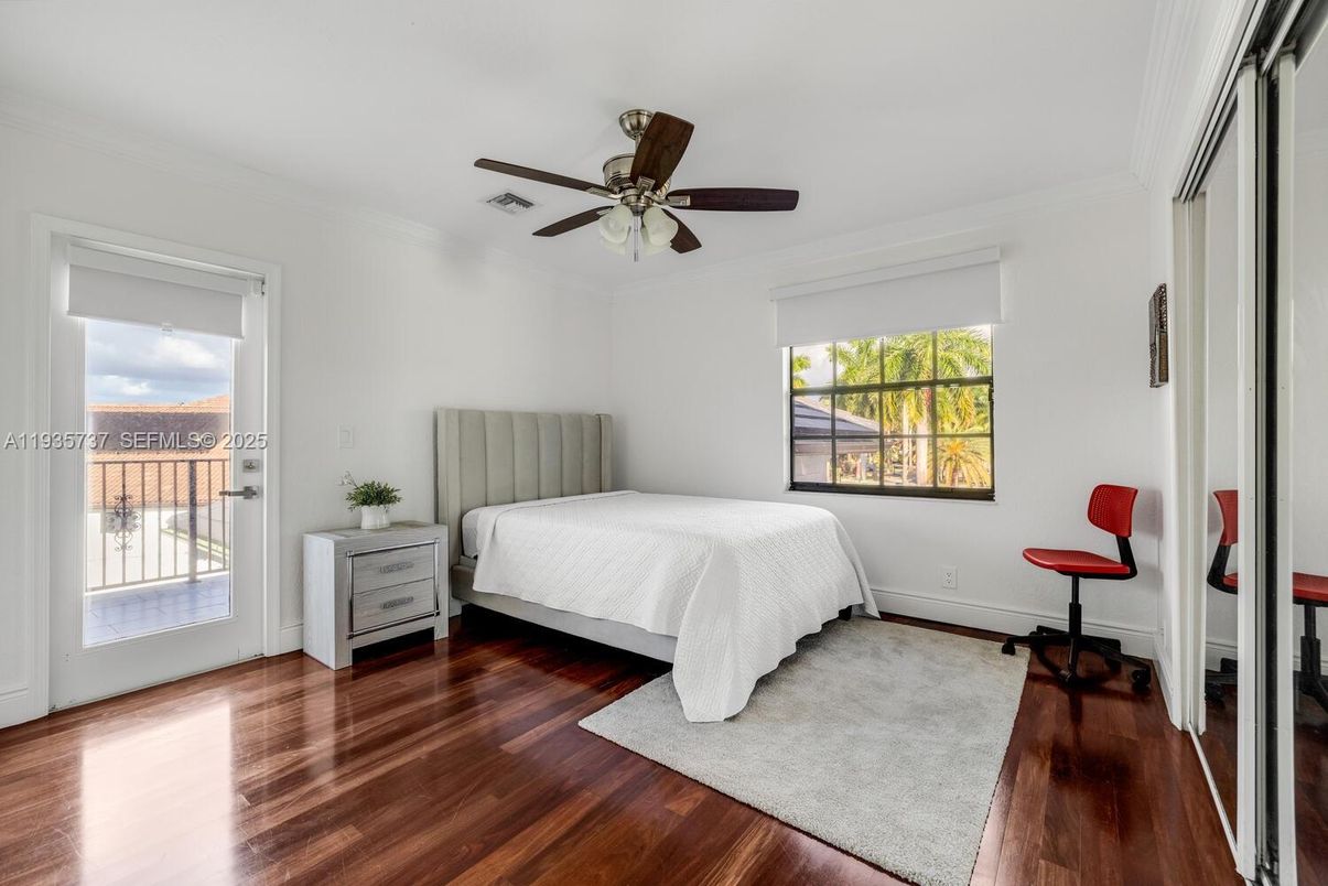 Bedroom, Interior, Water, Wood Texture Flooring