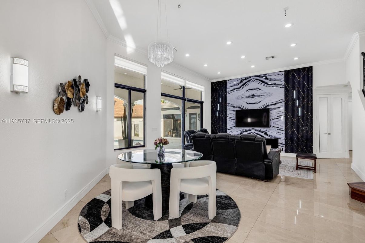 Chandelier, Dining room, Interior, Living room, Recessed Lighting