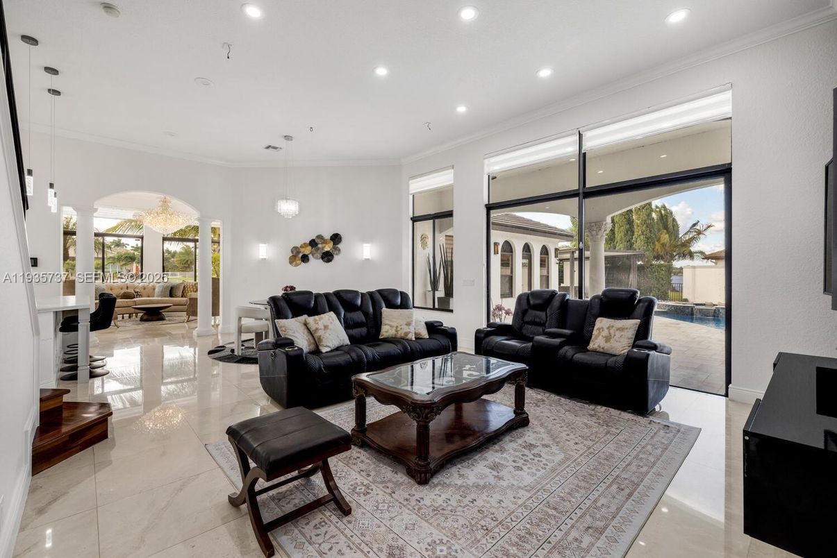 Interior, Living room, Pendant Lights, Recessed Lighting
