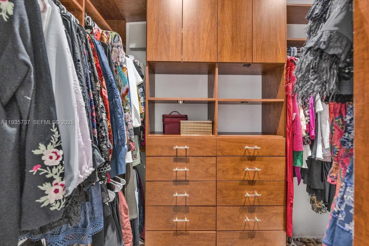 Interior, Walk-in Closets