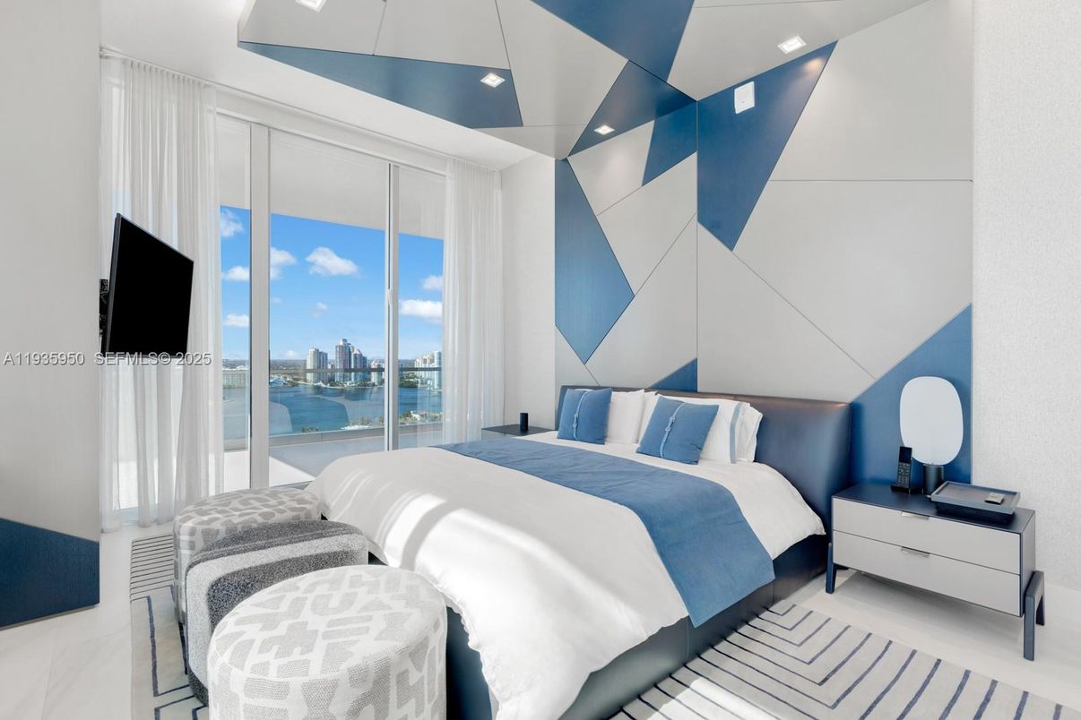 Bedroom, Interior, Recessed Lighting, Water