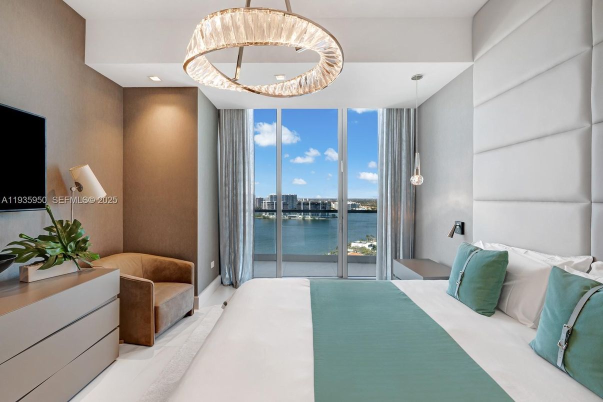 Bedroom, Interior, Pendant Lights, Recessed Lighting, Water