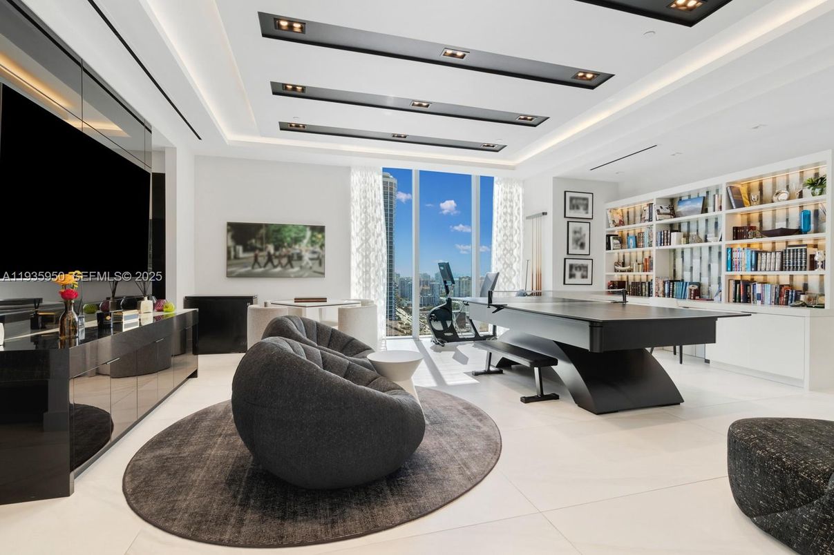 Game Room, Interior, Recessed Lighting