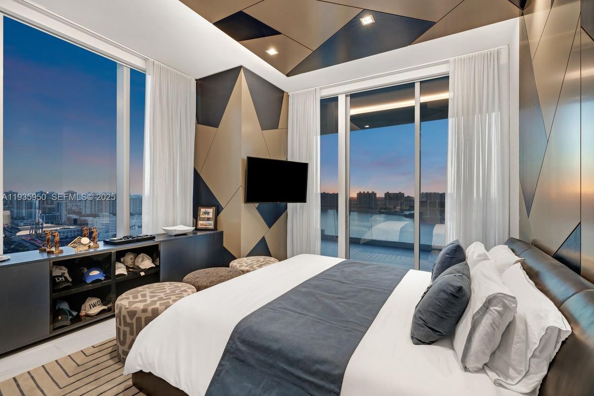 Bedroom, Interior, Recessed Lighting, Water