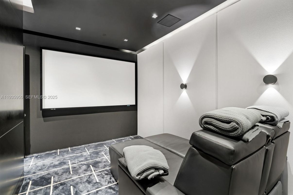 Interior, Projection Screen, Recessed Lighting, Theatre Room