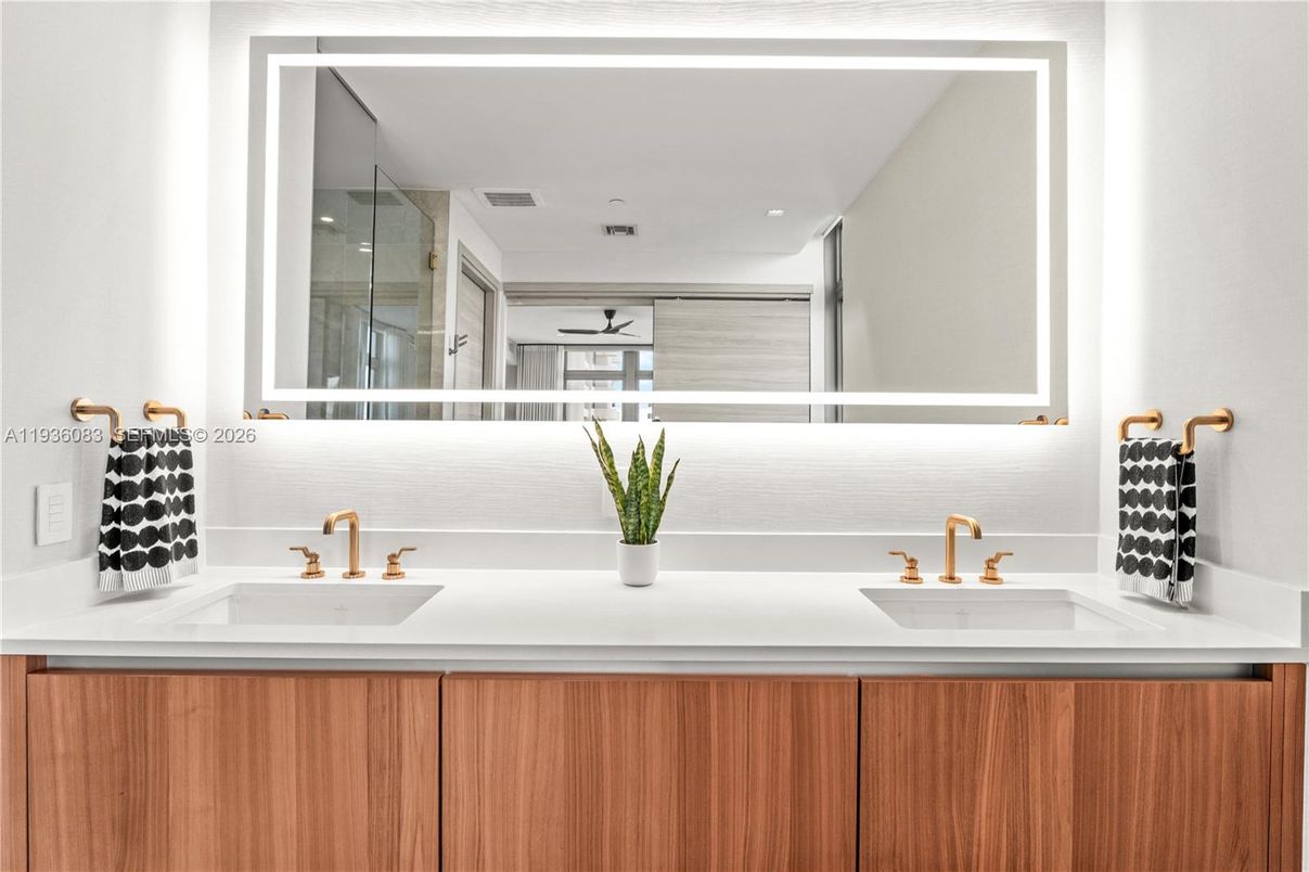 Bathroom, Interior, Recessed Lighting