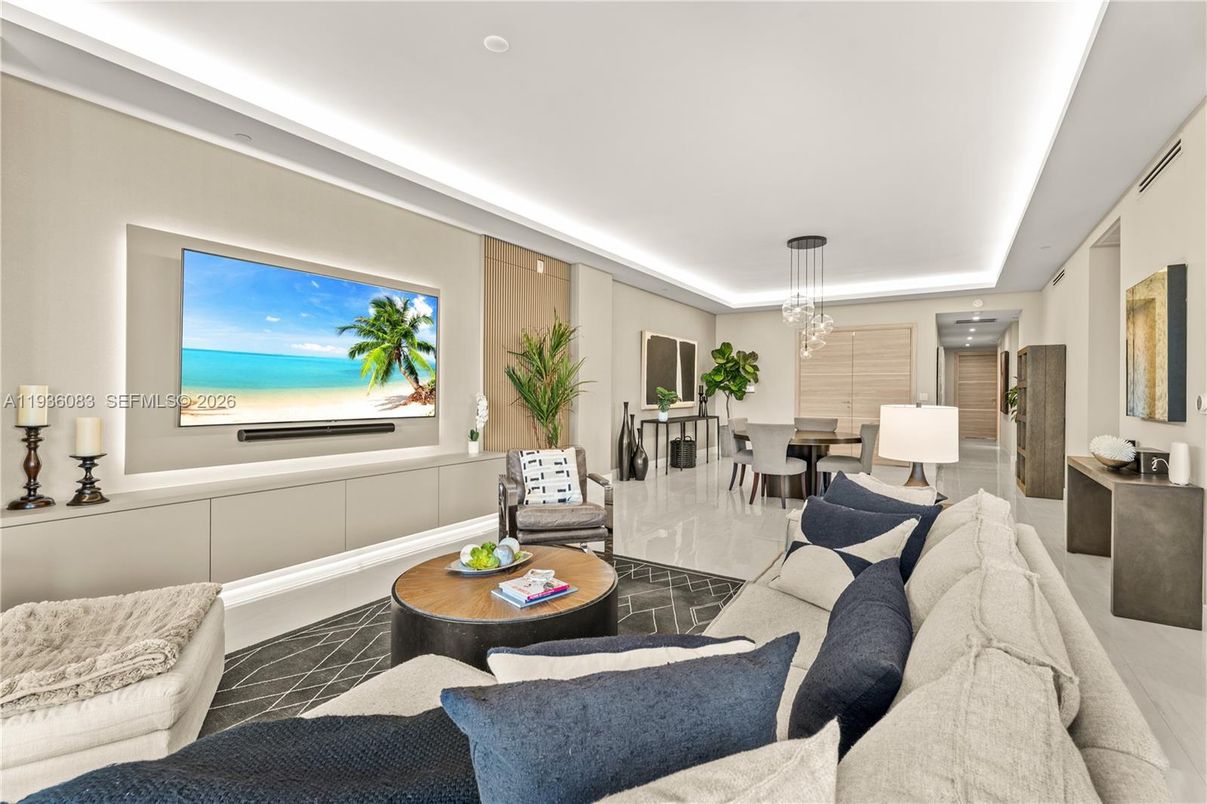 Dining room, Interior, Living room, Pendant Lights, Recessed Lighting, Water