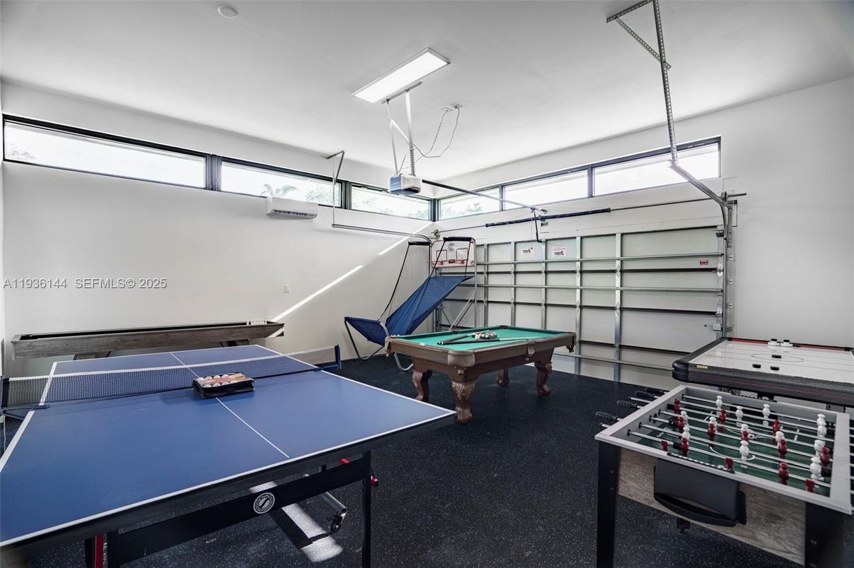 Billiard Table, Game Room, Interior