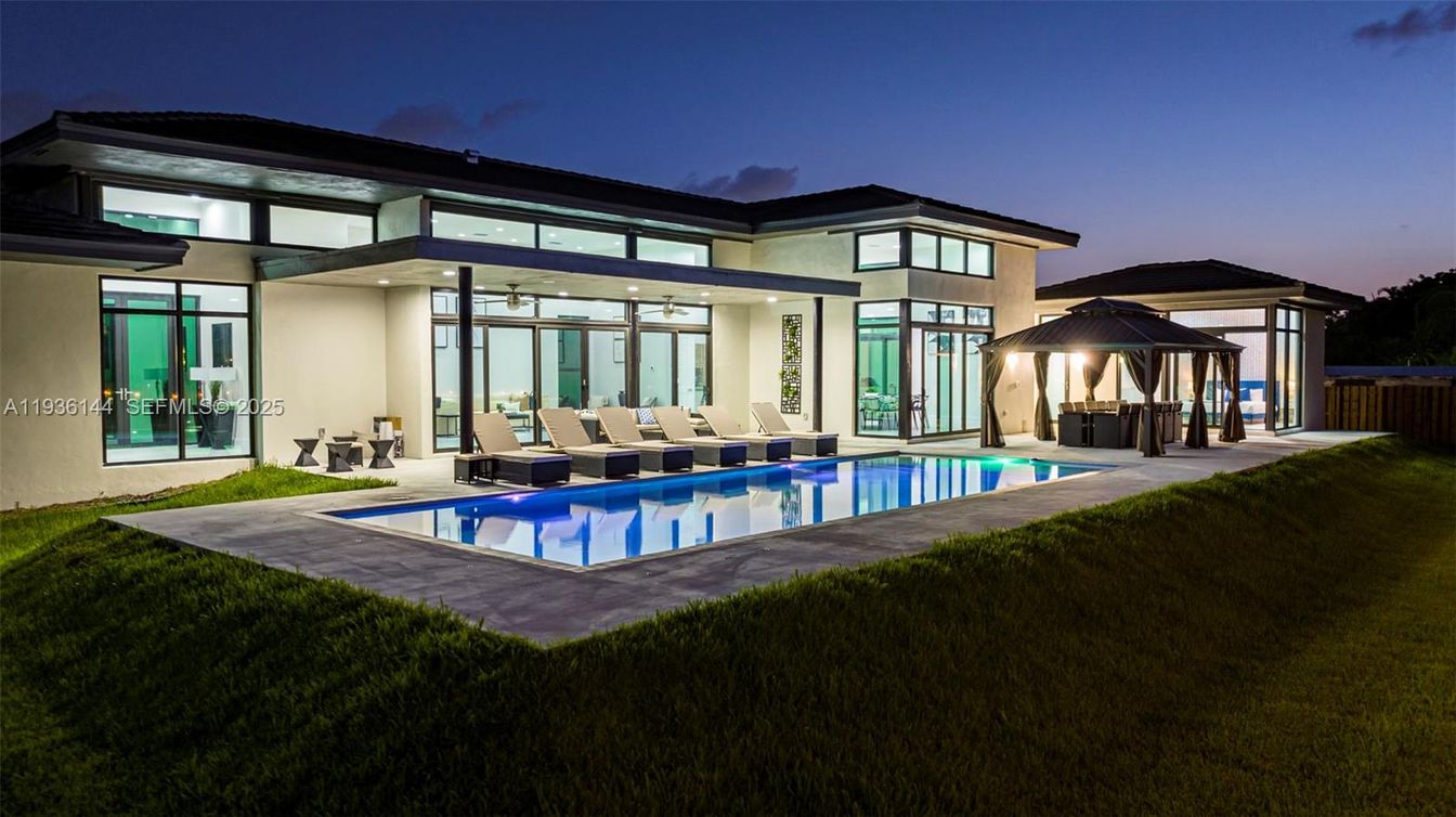 Backyard, Exterior, Pool