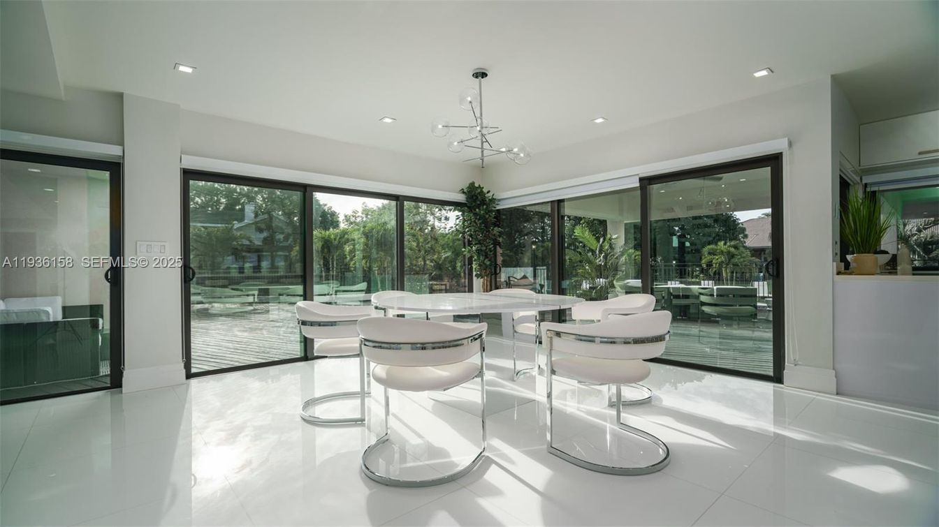 Dining room, Interior, Pendant Lights, Recessed Lighting