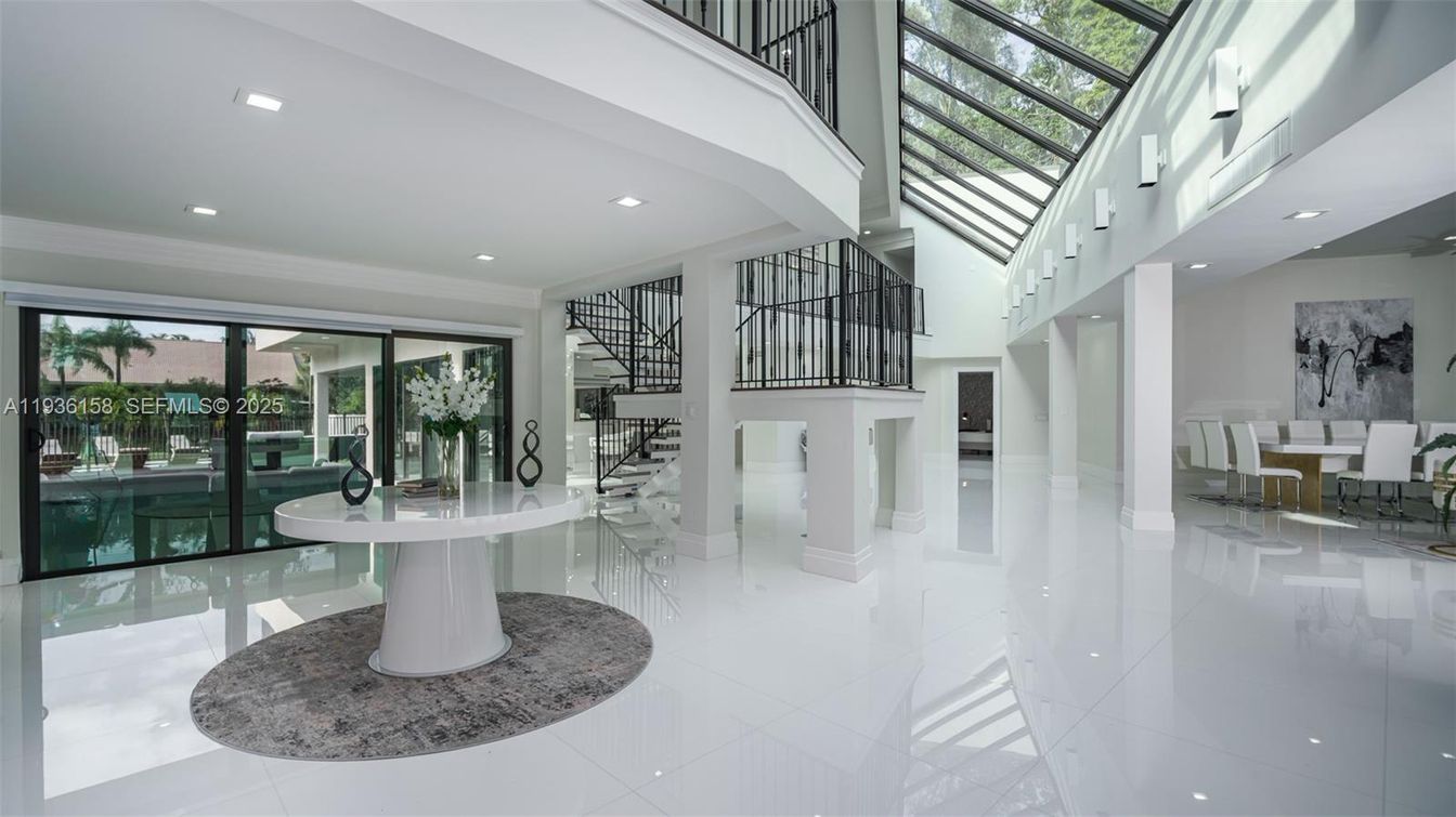Dining room, Interior, Recessed Lighting