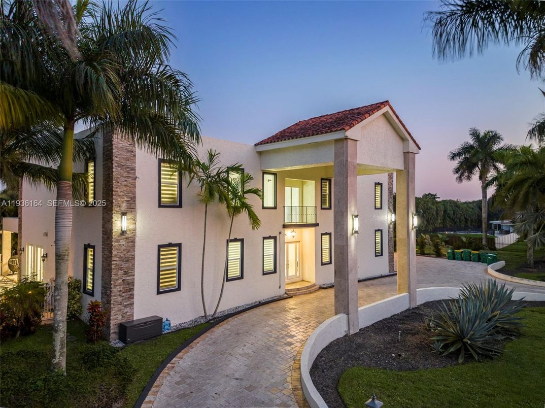 Exterior, Facade, Spanish Mediterranean