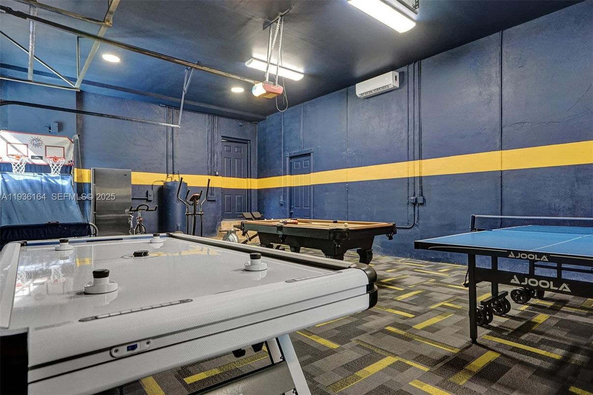 Billiard Table, Game Room, Interior, Recessed Lighting