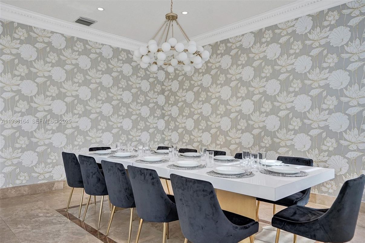Dining room, Interior, Pendant Lights, Recessed Lighting