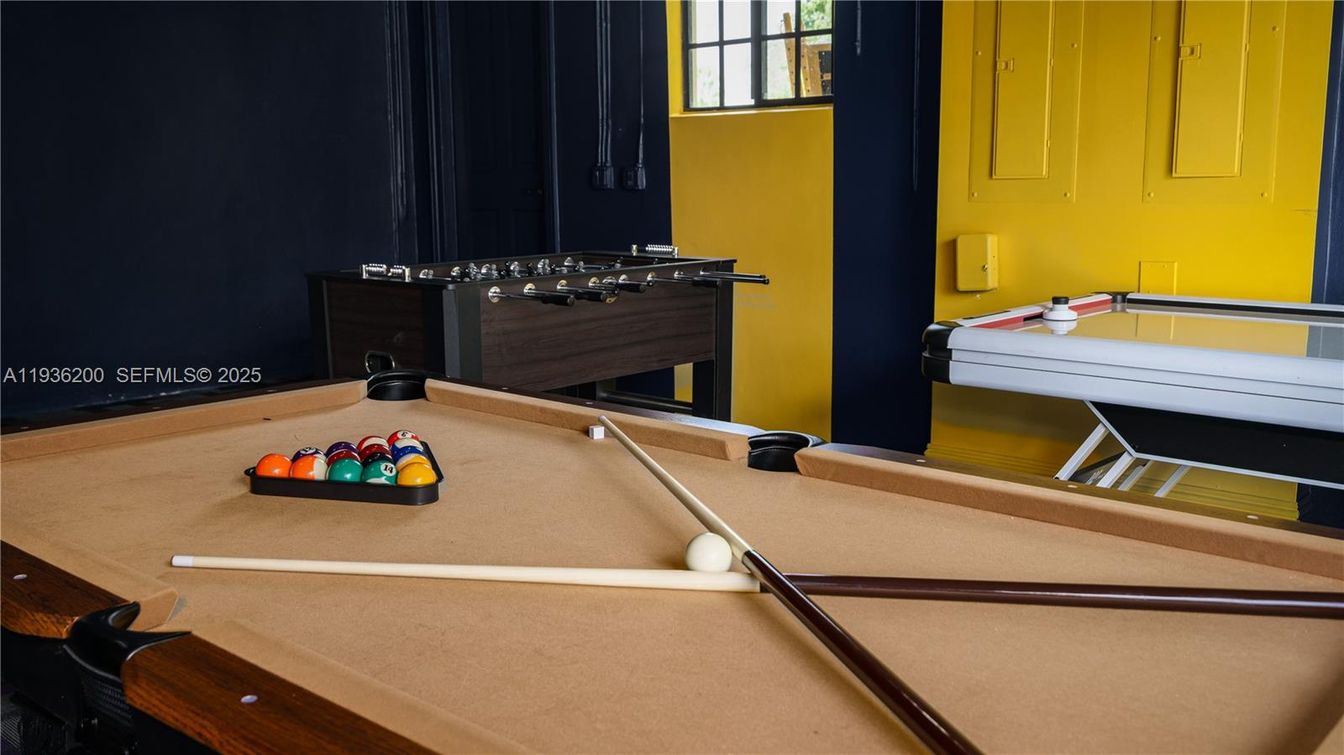 Billiard Table, Game Room, Interior