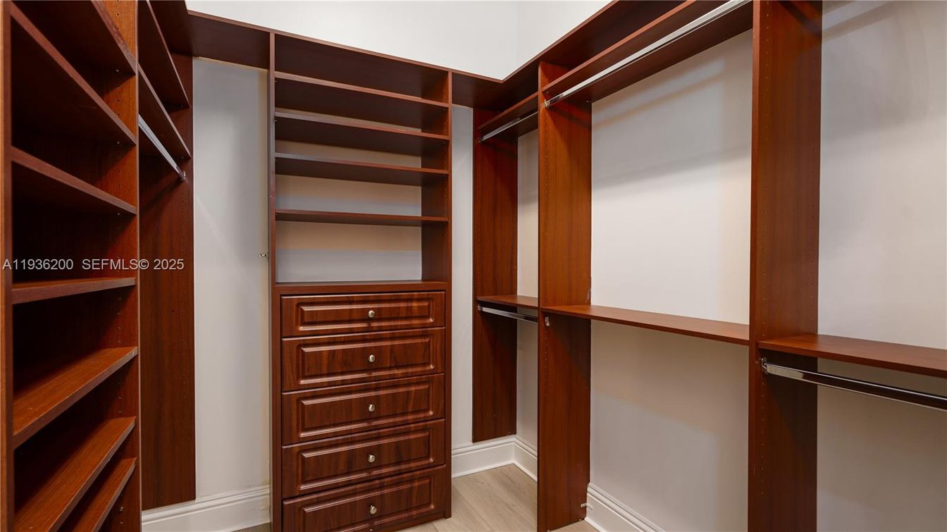 Interior, Walk-in Closets, Wood Texture Flooring