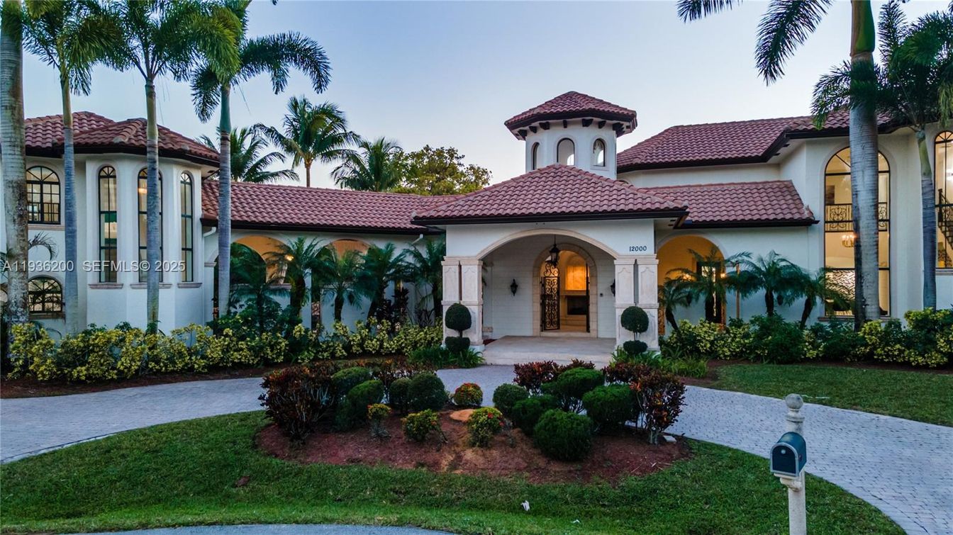 Backyard, Exterior, Facade, Mediterranean