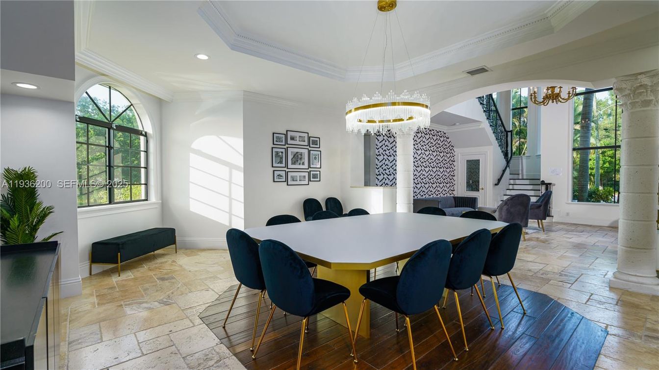 Chandelier, Dining room, Interior, Recessed Lighting, Wood Texture Flooring