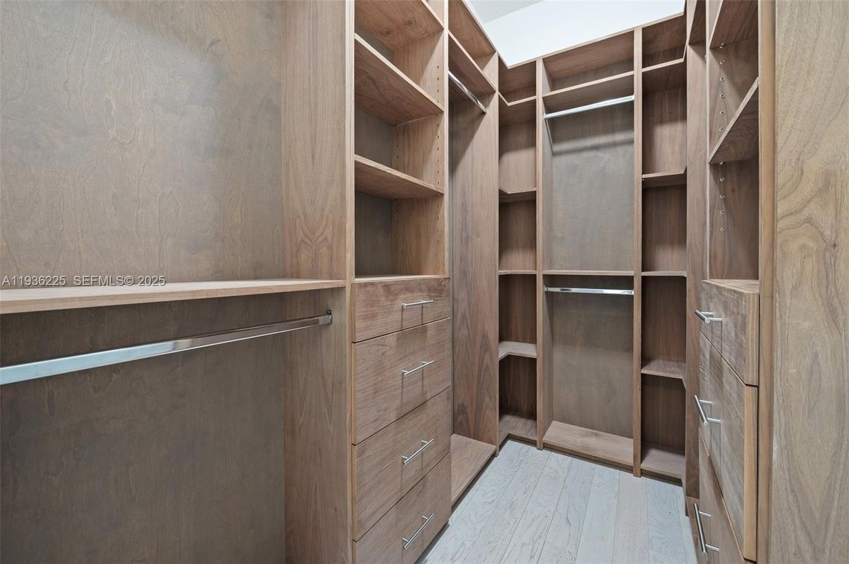 Interior, Walk-in Closets, Wood Texture Flooring