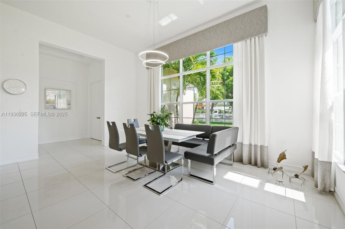 Dining room, Interior, Pendant Lights