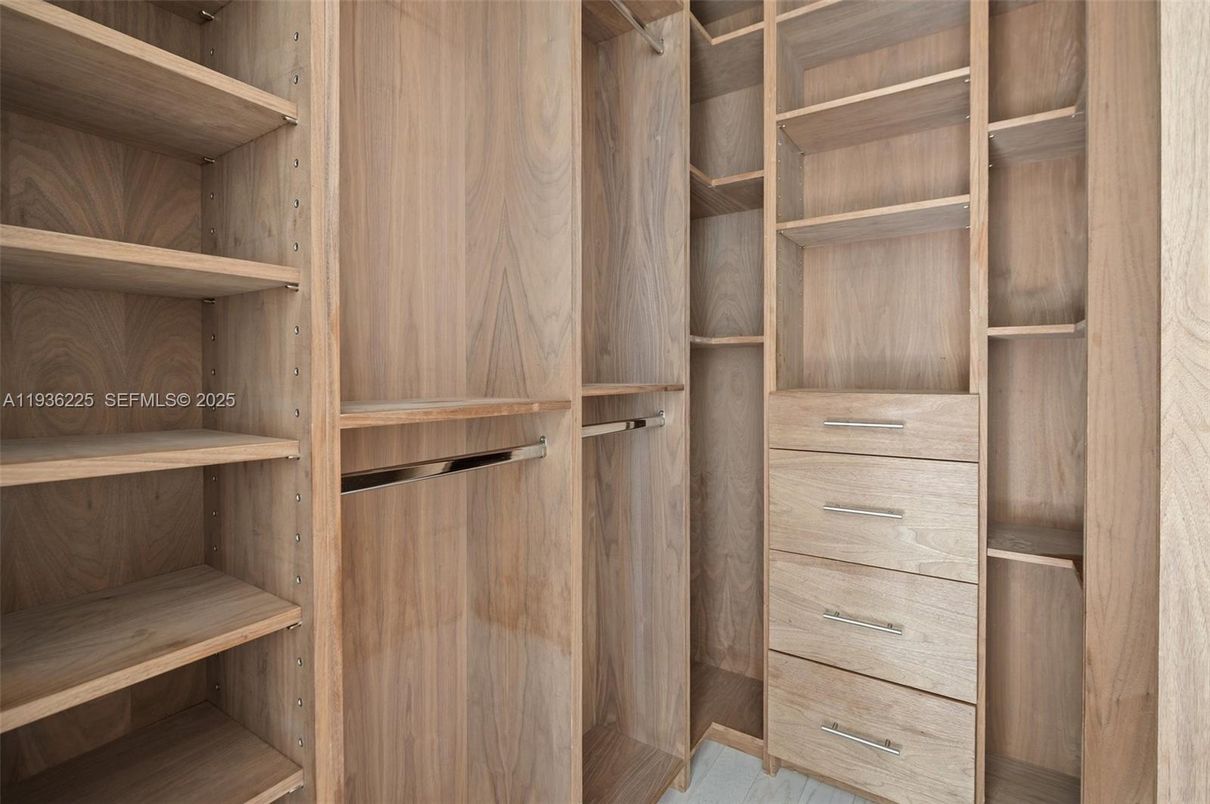 Interior, Walk-in Closets