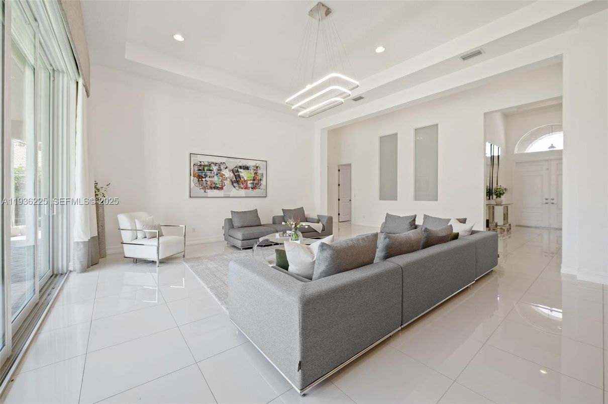 Interior, Living room, Pendant Lights, Recessed Lighting