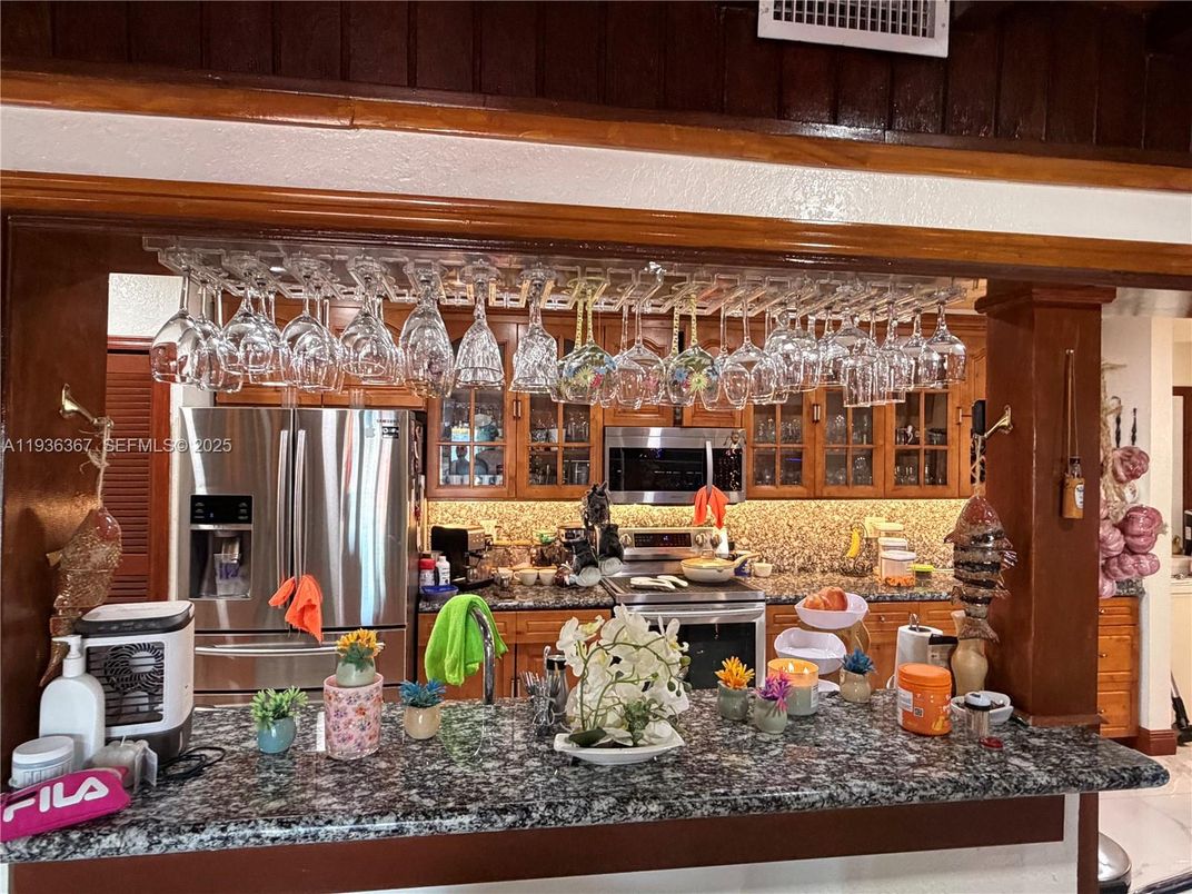 Interior, Stainless Steel Appliances