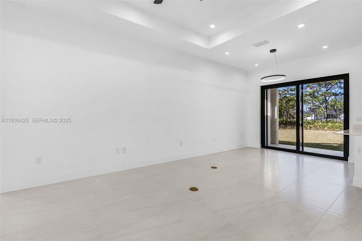 Empty room, Interior, Pendant Lights, Recessed Lighting