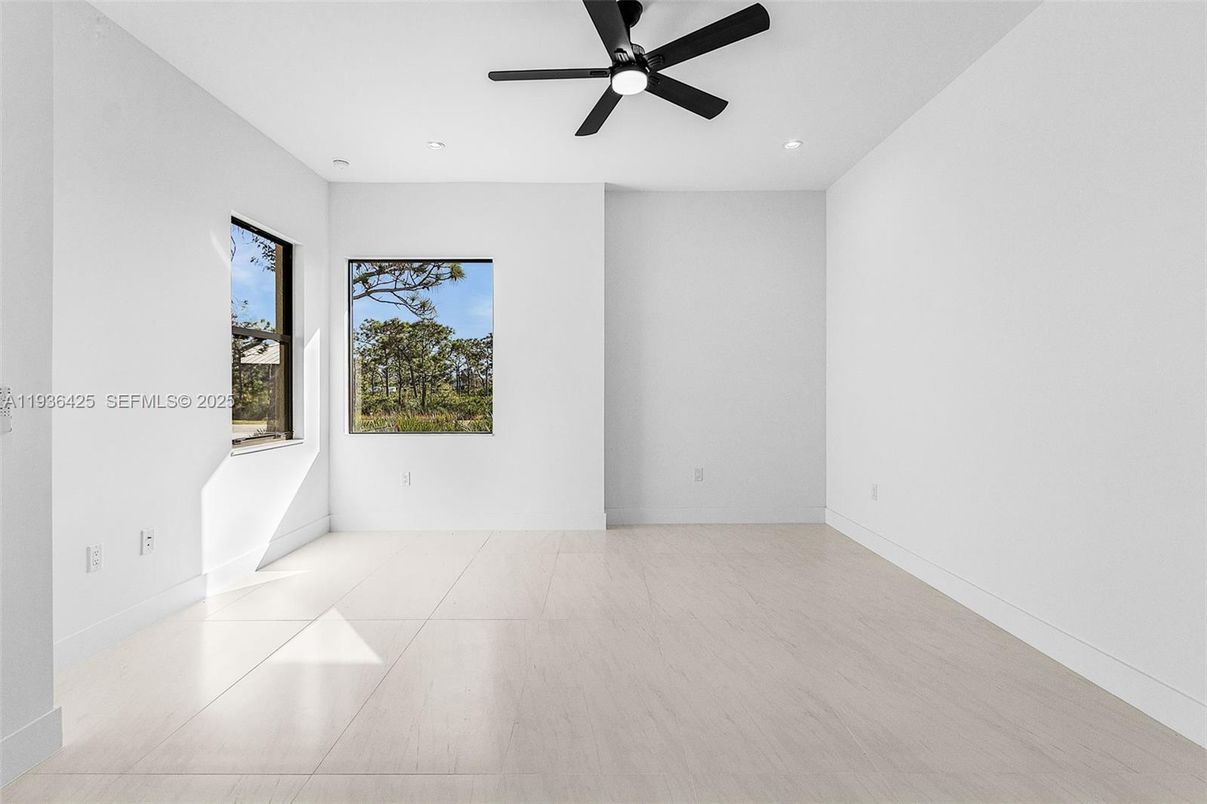 Empty room, Interior, Recessed Lighting