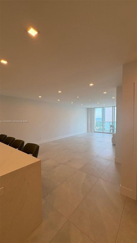 Empty room, Interior, Recessed Lighting